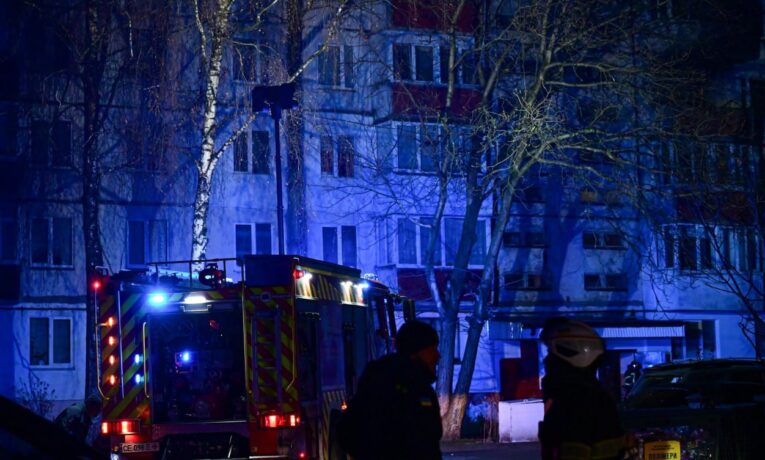 У Чернівцях вибухнув генератор на балконі багатоквартирного будинку: виникла пожежа