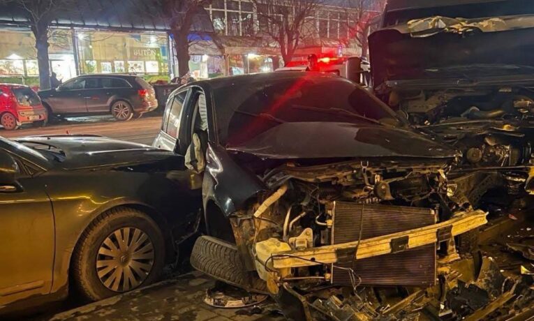 У Чернівцях п’яний водій Mercedes-Benz спричинив ДТП з чотирма автомобілями