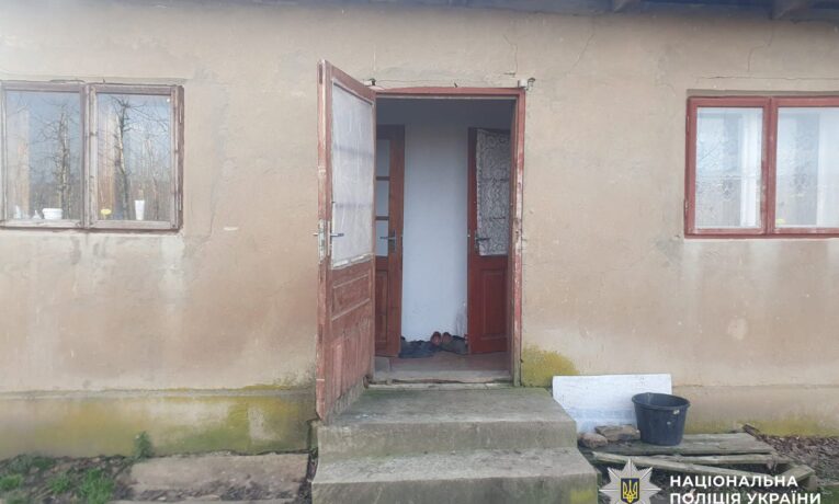 На Буковині чоловік до смерті побив знайому та намагався втекти: йому загрожує до 15 років ув’язнення