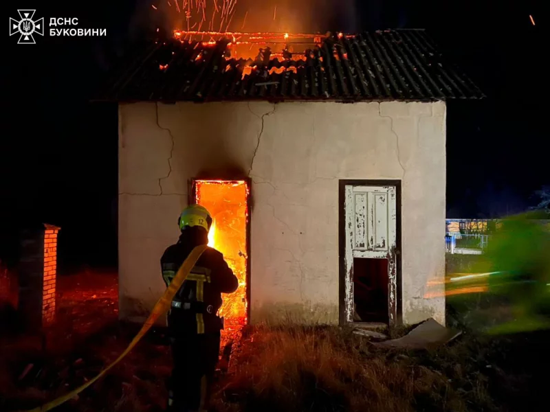На Буковині за добу сталося чотири пожежі: одну з них — у житловому будинку вночі