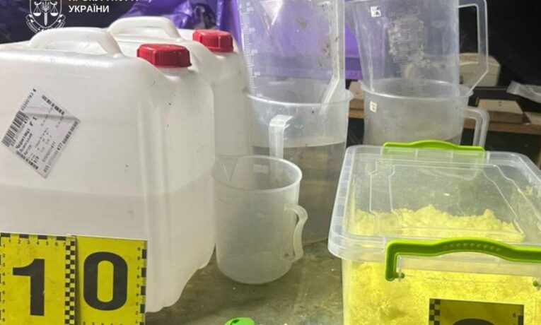 На Буковині судитимуть чоловіка, який організував нарколабораторію у Великому Кучурові