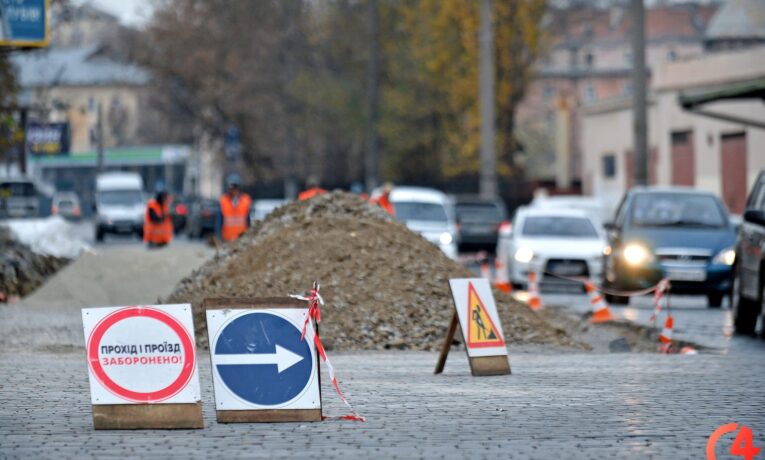 До кінця року в Чернівцях планують завершити ремонт вулиць Заньковецької та Фучика