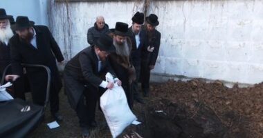 У Чернівцях поховали рештки священних книг, що згоріли під час підпалу Садгірської синагоги