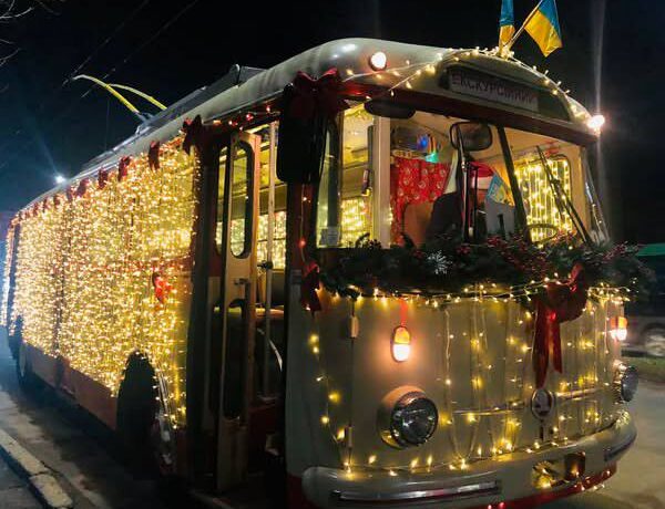 У Чернівцях курсуватиме різдвяний тролейбус