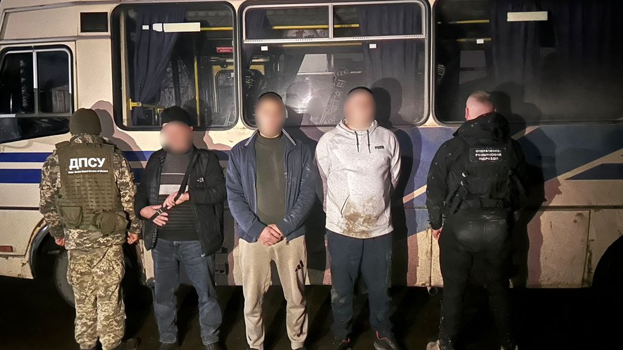 На Буковині затримали чоловіків за спробу незаконно переправити людину до Румунії