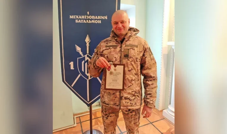 Військовий з Буковини отримав почесну відзнаку від Сирського