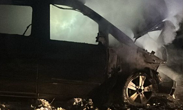 У Чернівцях затримали чоловіка, підозрюваного в умисному підпалі мікроавтобуса