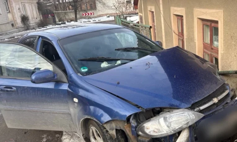 У Чернівцях 71-річний п’яний водій в’їхав у будинок