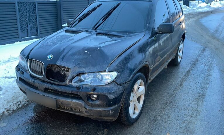 На Буковині водій BMW збив жінку на пішохідному переході: постраждала загинула