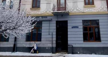 У Чернівцях орендар звільнив приміщення в історичній будівлі на вулиці Ольги Кобилянської