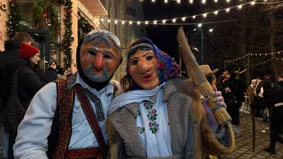 У Чернівцях відгуляли Маланку: молодь продовжує буковинську традицію та збирає донати для війська (фото, відео)