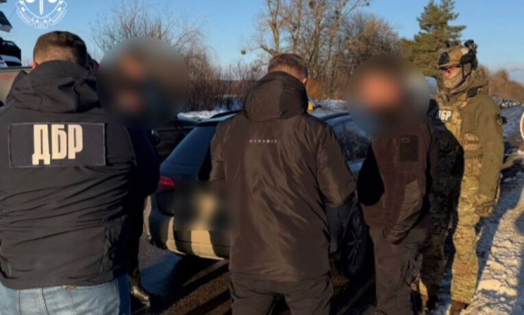 На Чернівецькій митниці викрито посадовця, який організував схему поборів за ввезення iPhone