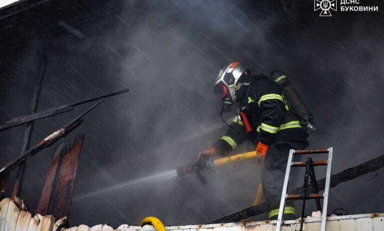 У Чернівцях горів житловий будинок