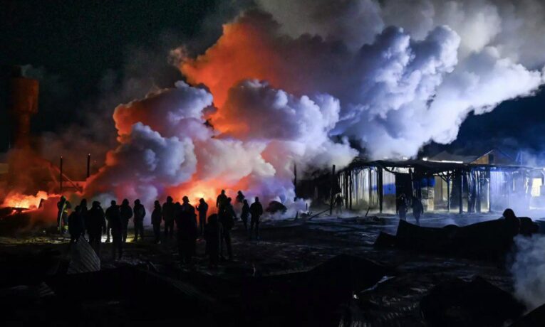 На Буковині у Кам’янці згорів деревообробний цех