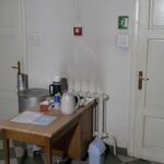 Працюють цілодобово, хоча людей мало: які умови в пунктах незламності Чернівців