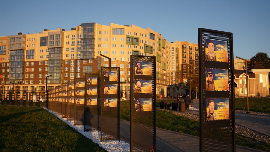 На Алеї Слави у Чернівцях планують встановити ще 140 світлин полеглих військових