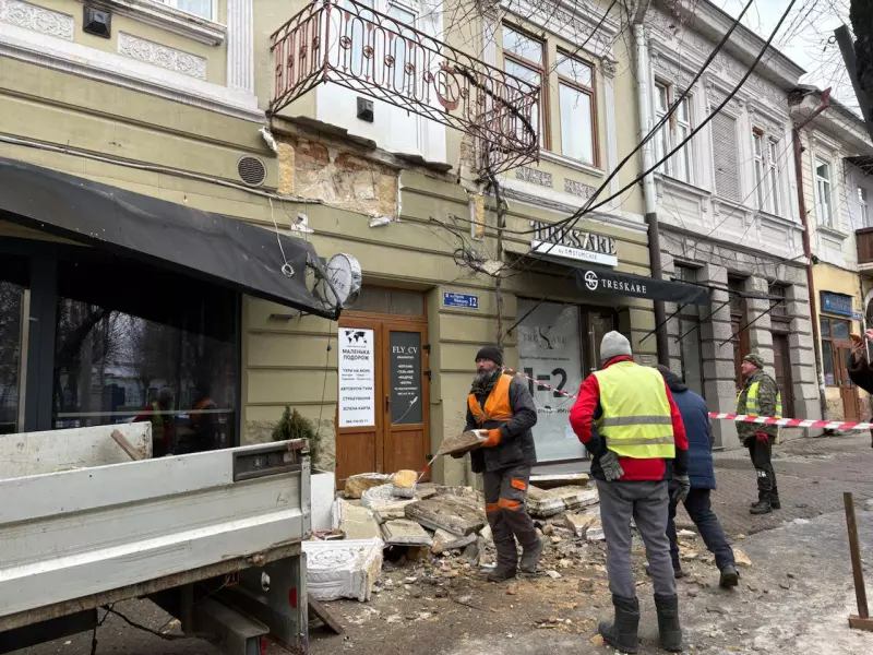 У центрі Чернівців обвалився аварійний балкон