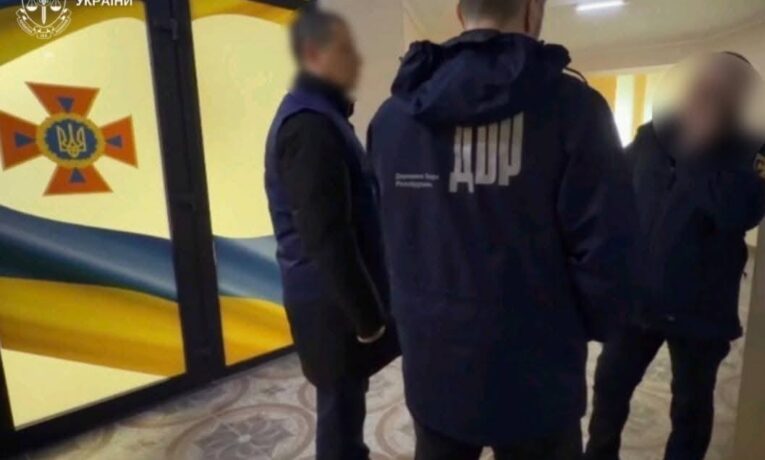 Двом забудовникам повідомили про підозру у справі закупівлі непридатного для рятувальників житла на Буковині