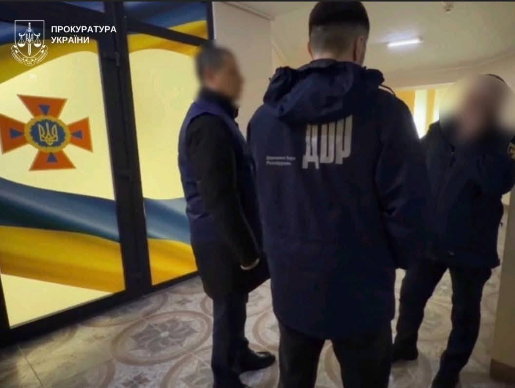 Двом забудовникам повідомили про підозру у справі закупівлі непридатного для рятувальників житла на Буковині