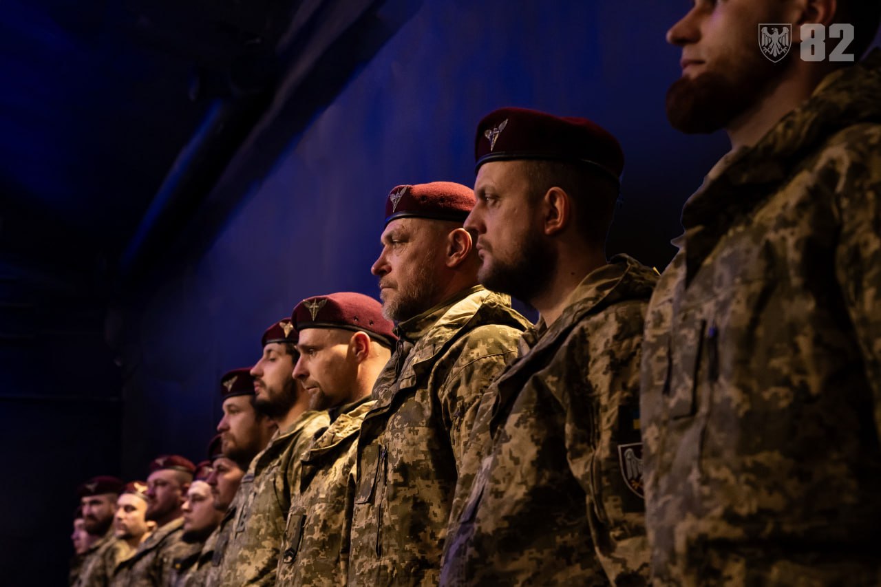Десантники 82-ї окремої Буковинської бригади отримали нагороди від Головнокомандувача ЗСУ (фото)