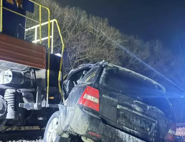 На залізничному переїзді в Дубівцях внаслідок зіткнення з тепловозом загинув водій автомобіля