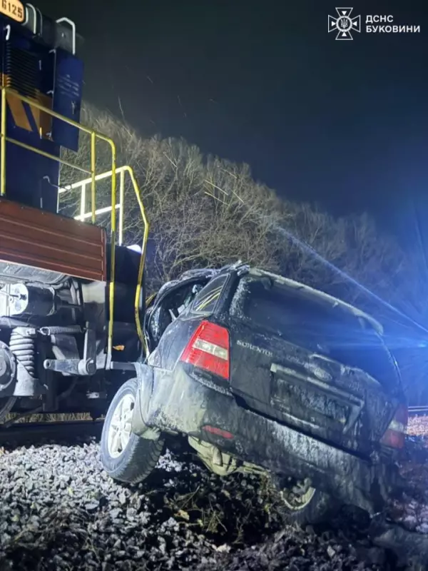 На залізничному переїзді в Дубівцях внаслідок зіткнення з тепловозом загинув водій автомобіля