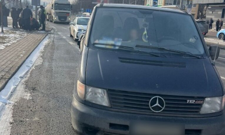 У Чернівцях на пішохідному переході травмувався неповнолітній