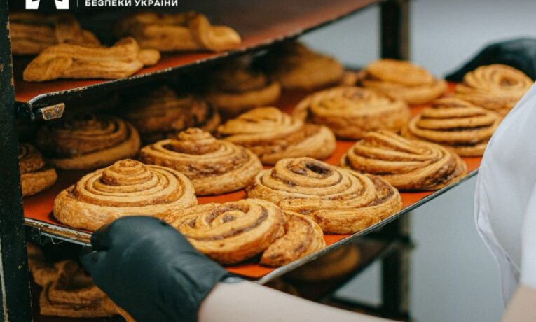 Зарплата «в конвертах»: на Буковині кондитерська мережа відшкодувала бюджету понад 7 млн грн