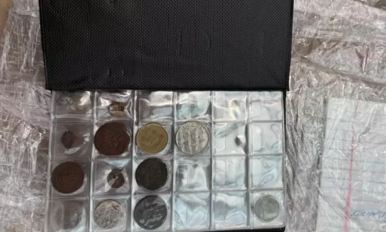 На кордоні з Румунією прикордонники виявили в іноземця старовинні монети