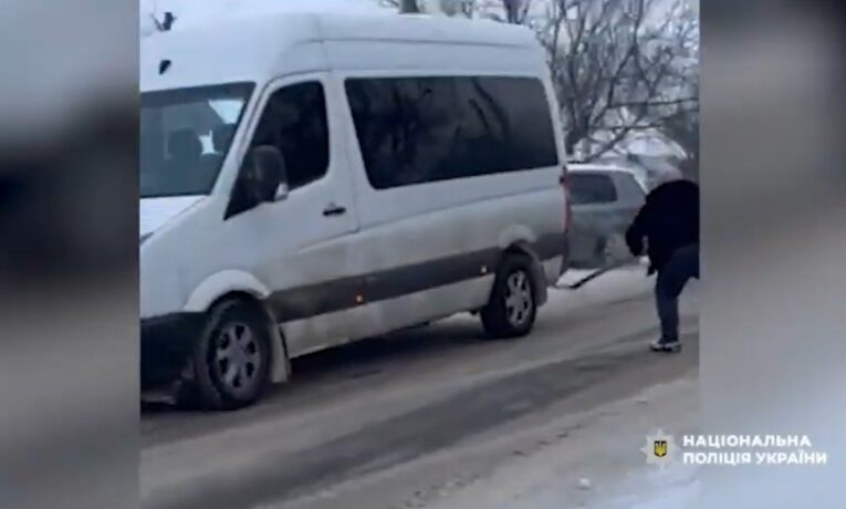 На Буковині під час затримання дезертира поліція КОРД здійснила постріли в повітря, постраждалих немає (відео)