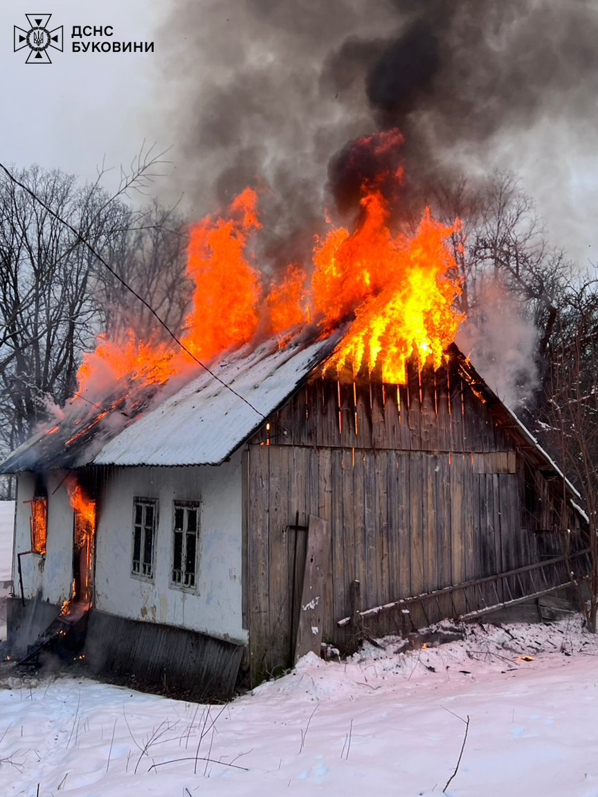 На Буковині чоловік отримав травми через пожежу в житловому будинку