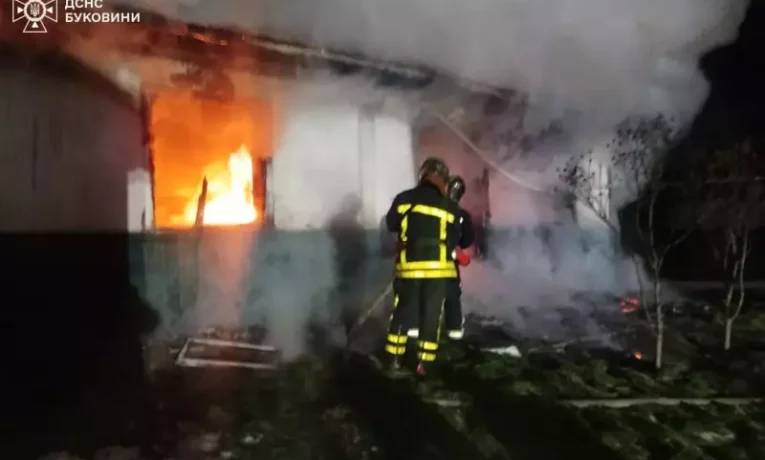 На Буковині внаслідок пожежі загинула жінка, чоловік травмований