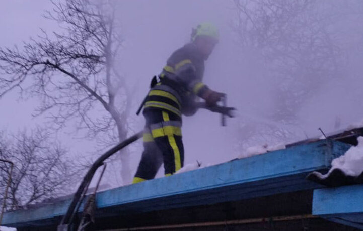 Рятувальники ліквідували пожежі у житловому секторі на Буковині