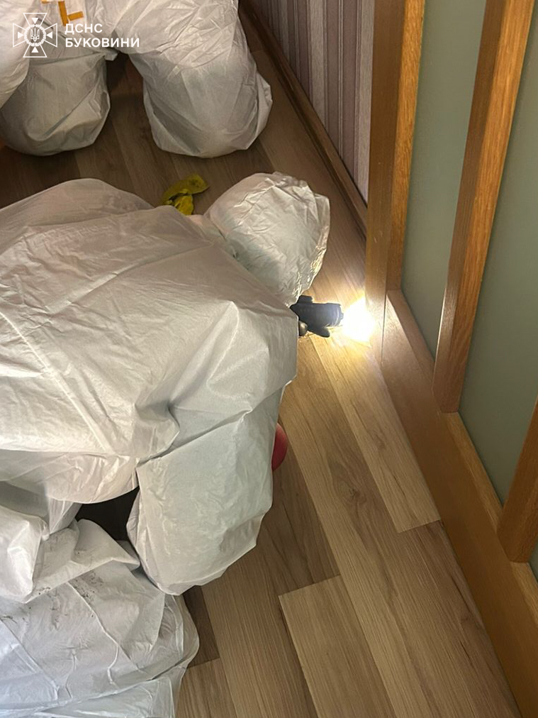 У Чернівцях рятувальники ліквідували наслідки розбитого ртутного термометра в багатоповерхівці