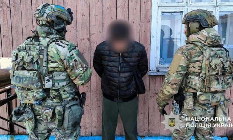 Заманив до авто та переховував: у Чернівцях затримали чоловіка, який викрав 13-річну школярку