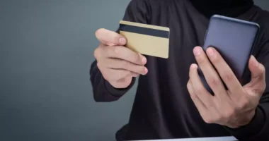 На Буковині аферисти видурили у людей майже 306 тисяч гривень