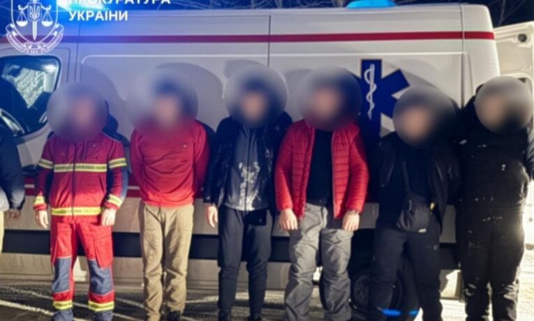 На Буковині викрили схему незаконного переправлення ухилянтів у кареті “швидкої” за кордон за $50 000