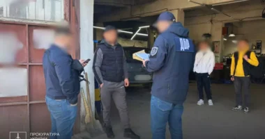 У Чернівцях викрили схему ухилення від військової служби: затримано командира та двох військових