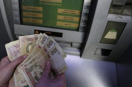 Жителька Вижницького району підозрюється у крадіжці коштів сусідки