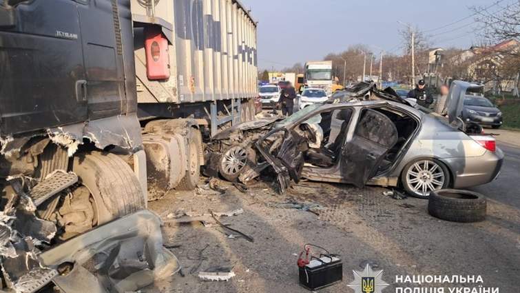 У Чернівцях затримали 18-річну водійку Mazda, яка спричинила смертельну ДТП