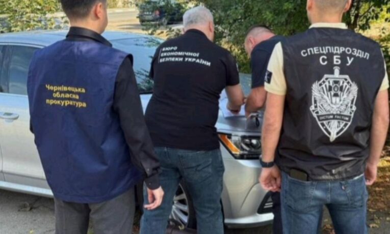 На Буковині судитимуть підприємця, який намагався вивезти цінну деревину під виглядом дров