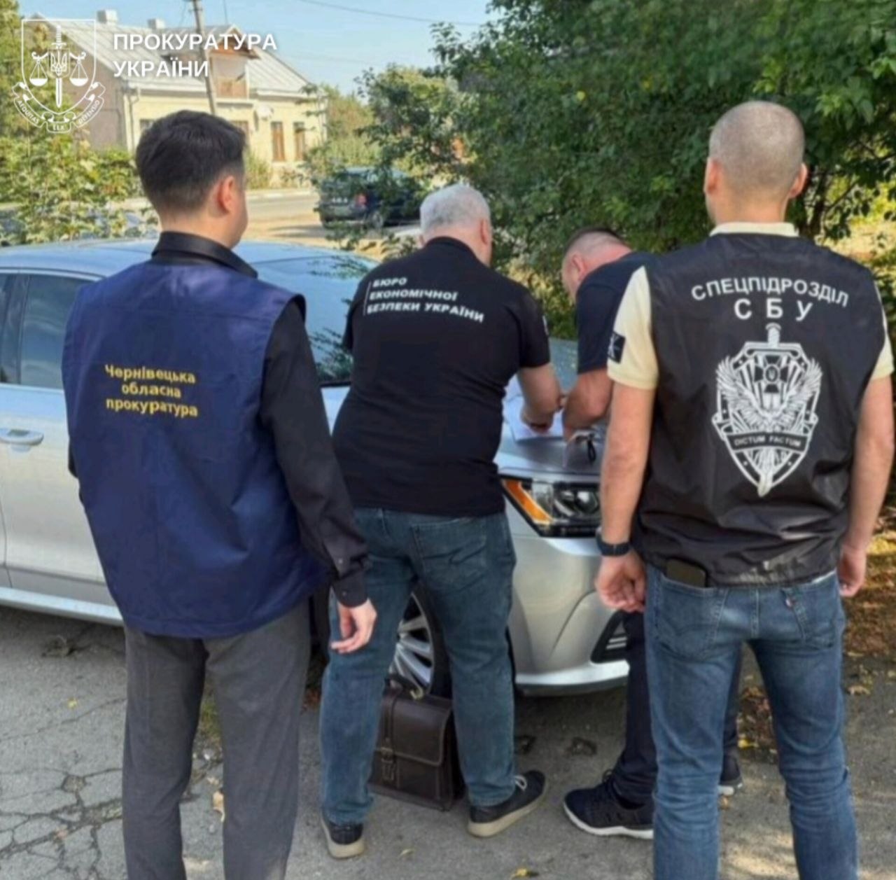 На Буковині судитимуть підприємця, який намагався вивезти цінну деревину під виглядом дров