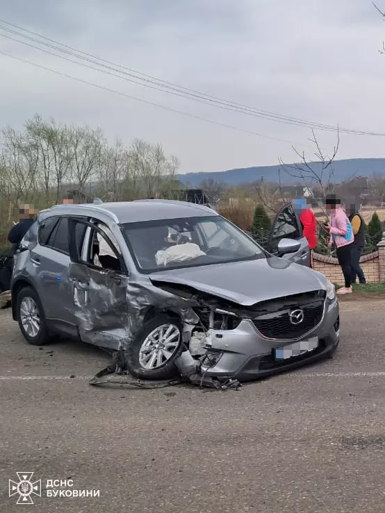 На Буковині у Ванчиківцях сталася ДТП: травмувалися четверо осіб