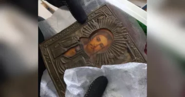 На Буковині прикордонники вилучили старовинні ікони та барометр на кордоні з Румунією