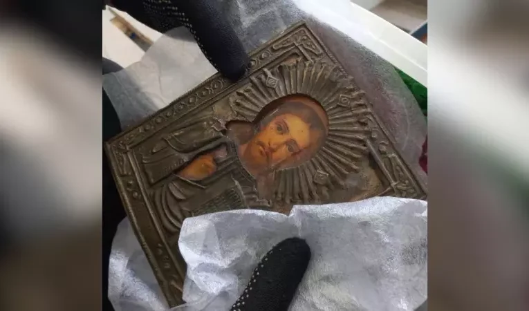 На Буковині прикордонники вилучили старовинні ікони та барометр на кордоні з Румунією