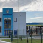 На двох буковинських пунктах пропуску тимчасово вводять обмеження для вантажівок через спеку