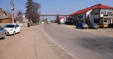 “Понад 300 хат збудували на гроші з-за кордону”: чи можна повернути у громаду на Буковині жителів, які на заробітках