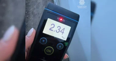 У Чернівцях п’яний водій вантажівки двічі врізався у відбійник на мосту через Прут