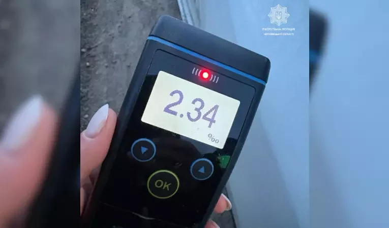 У Чернівцях п’яний водій вантажівки двічі врізався у відбійник на мосту через Прут