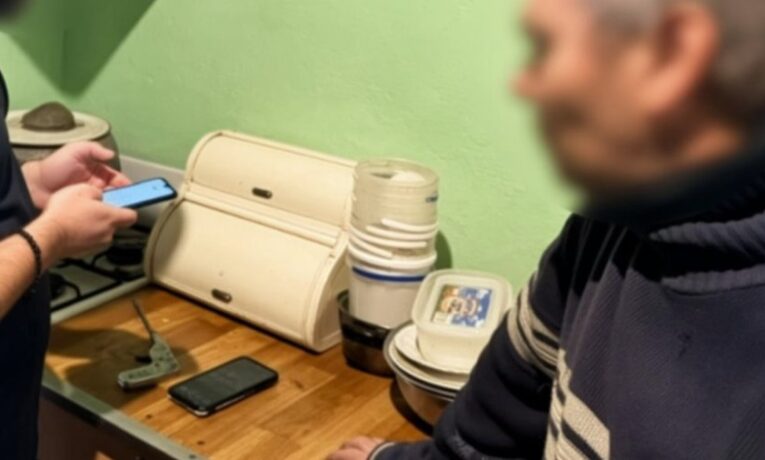 Примушував дітей створювати порно: 48-річного буковинця підозрюють у розбещенні та виготовленні дитячої порнографії